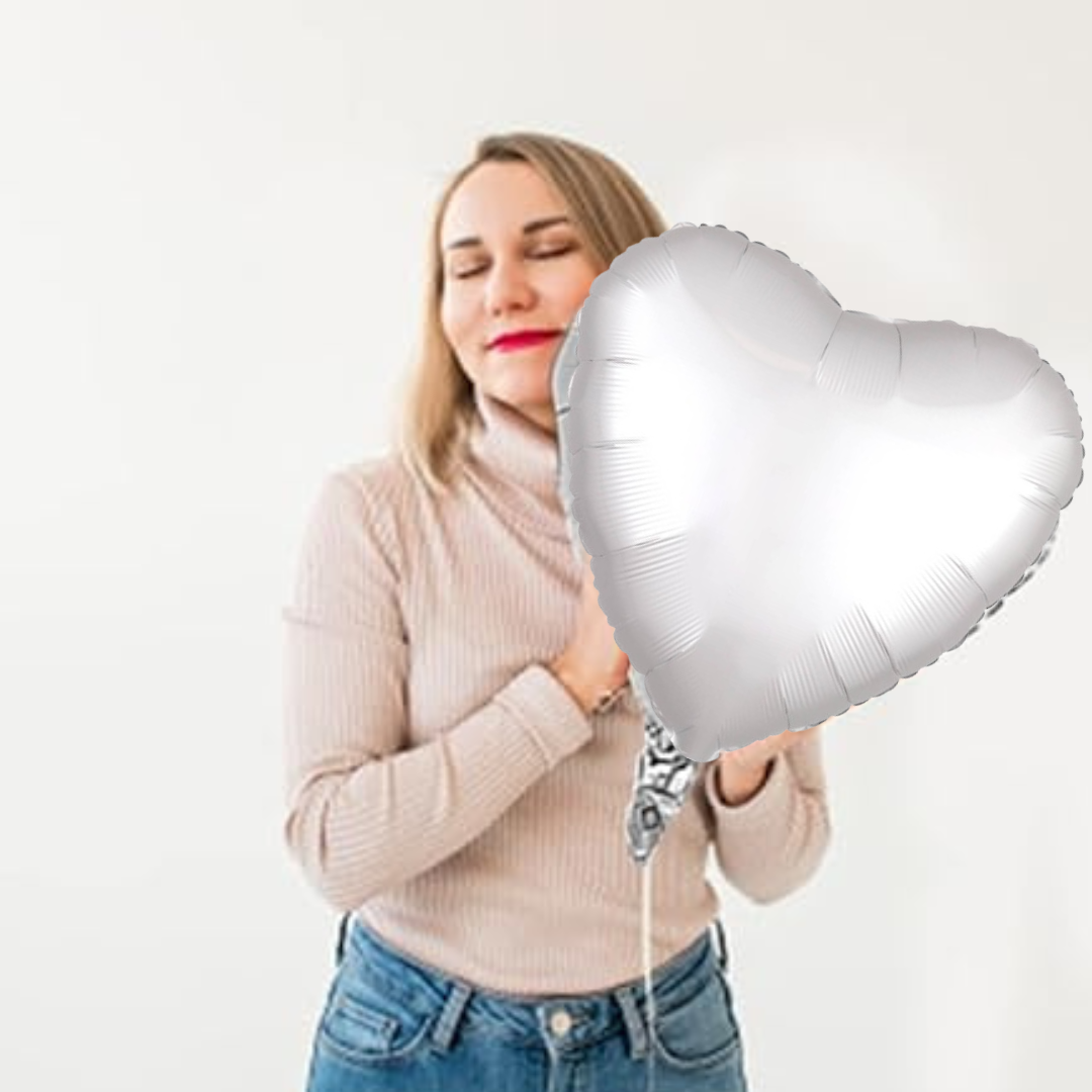 18" Matte Satin White Heart Balloon S15