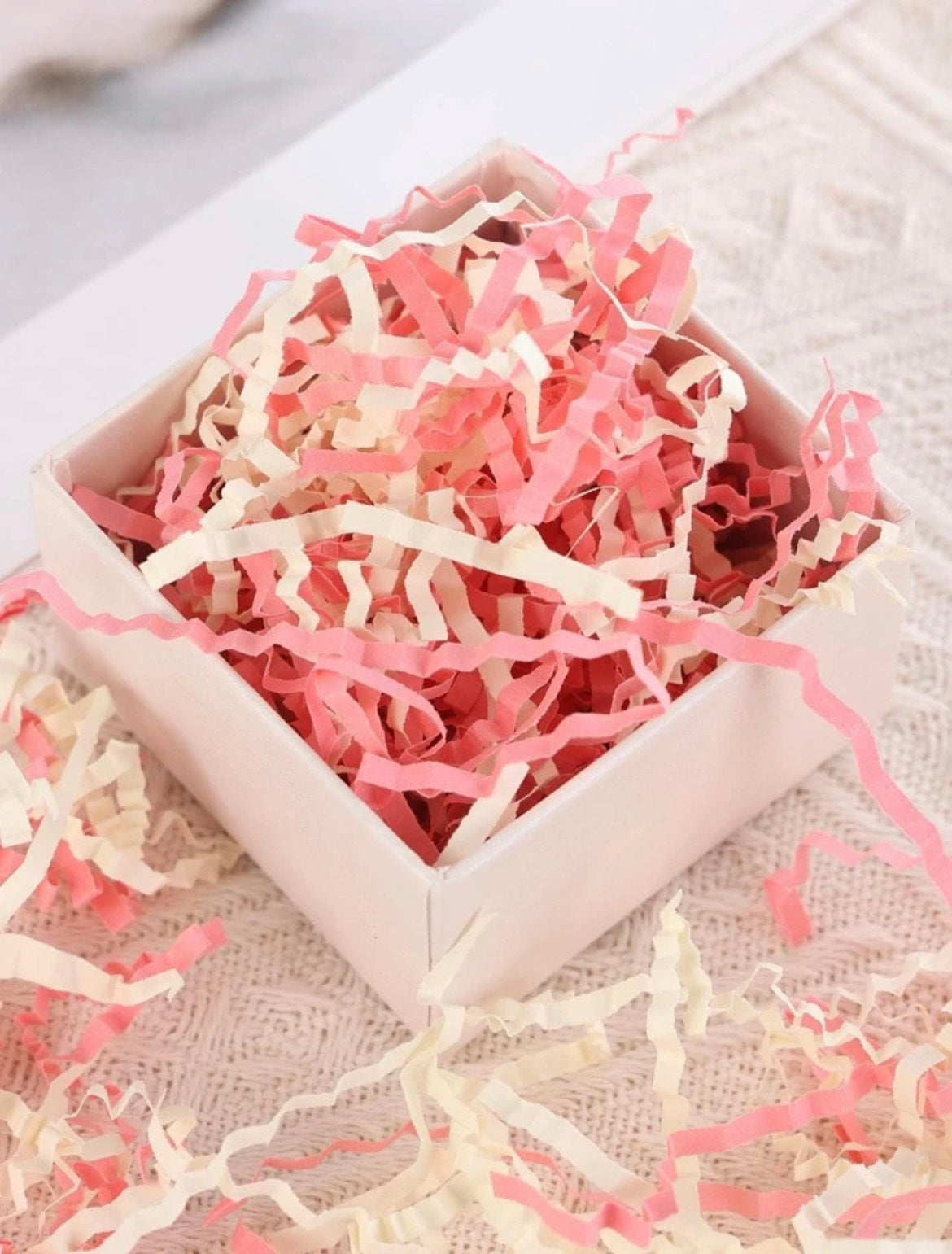 Paper Shreds L.Pink &amp; White- 30 Grams