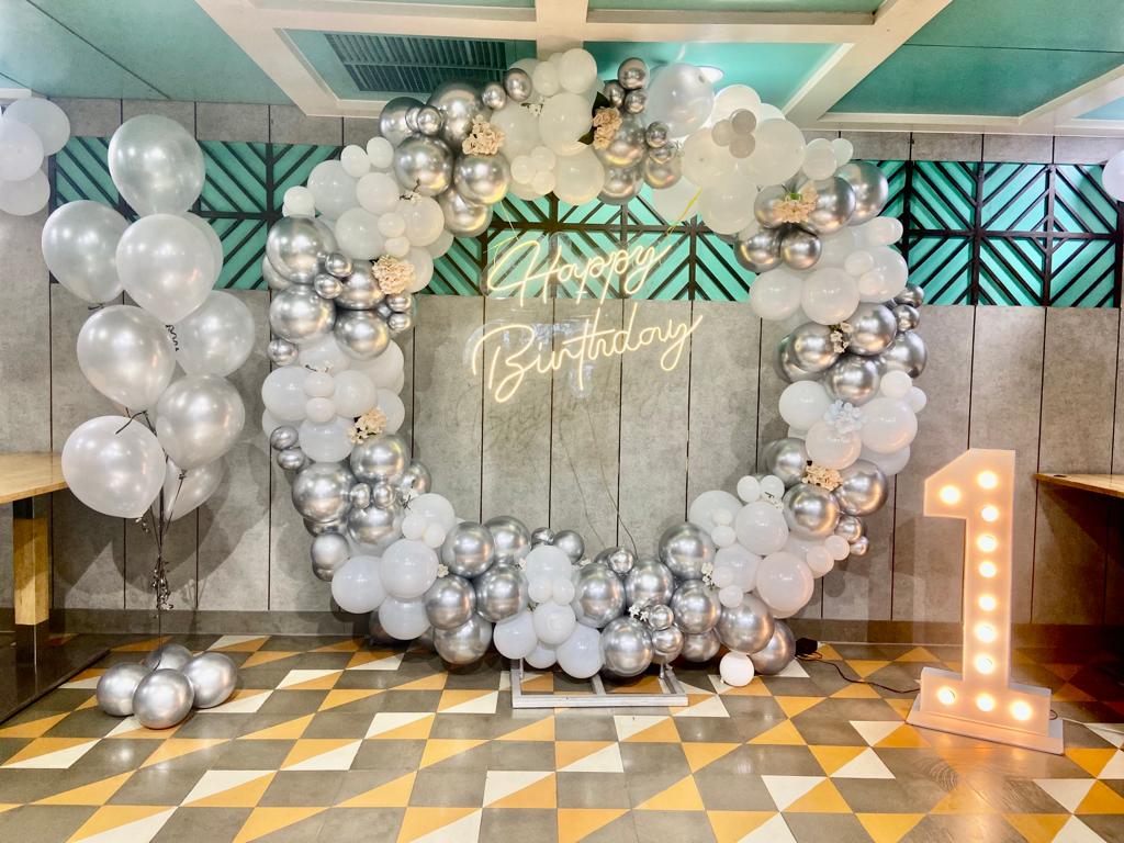 1st Birthday Ring Set Up with Balloon Bouquet and Entrance Easel with Balloons